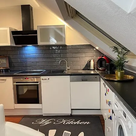 Zentral Gelegene Mit Parkplatz Apartman