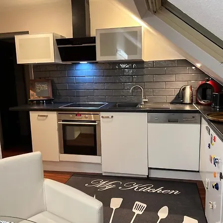 Zentral Gelegene Mit Parkplatz Apartman